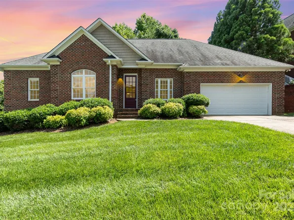 5411 Old Course Dr, Cramerton, NC 28032
