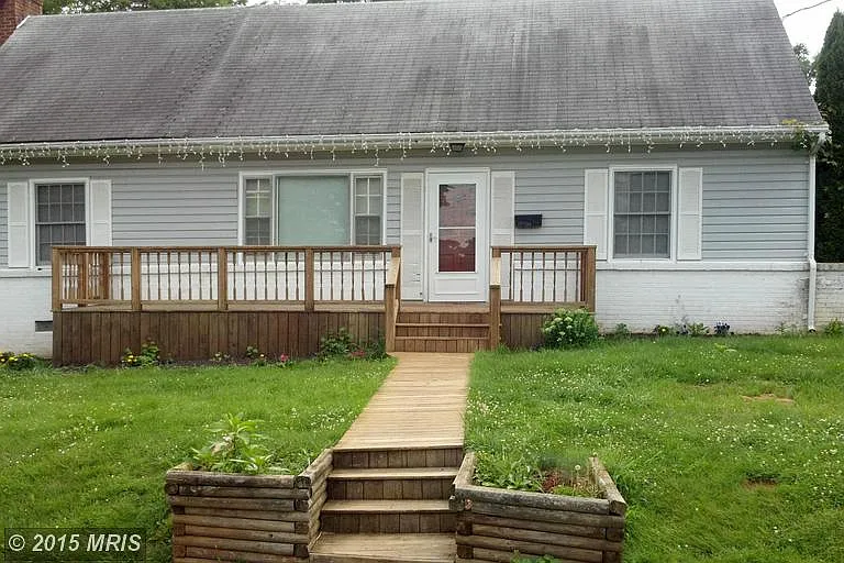 206 Mason St photo 1
