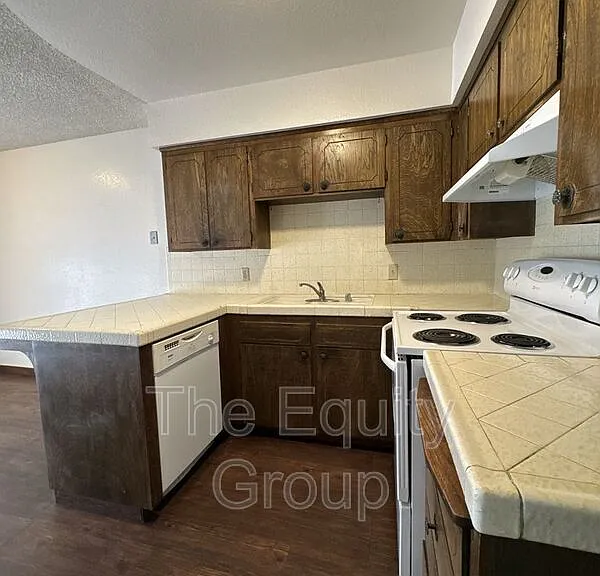 1861 Emma Lee Ln — Photo 6