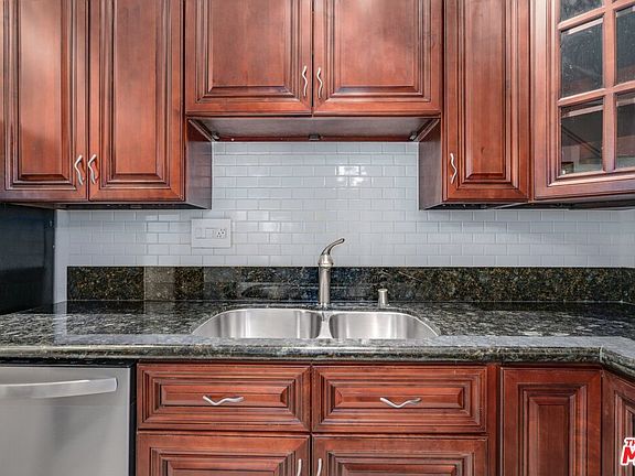 3rd image of 11015 Kittridge St APT 117