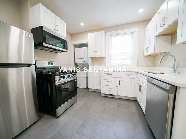 568 Green St #2 — Photo 10