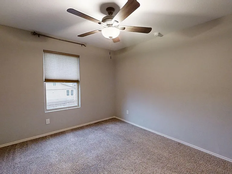 2915 Thunder Gulch — Photo 29