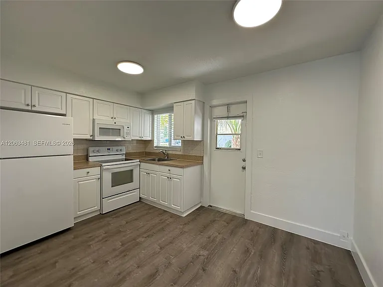 3720 NE 22nd Ave #12 — Photo 4