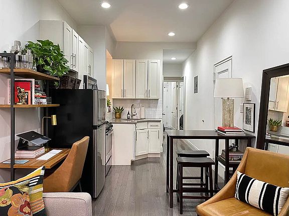4th image of 356 W 45th St APT 1A