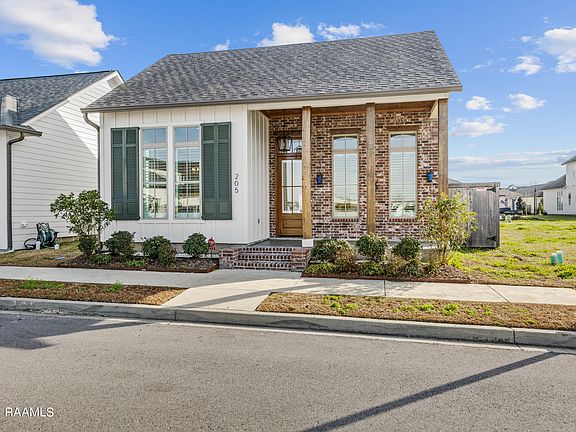 2nd image of 205 Lake Crest Ln