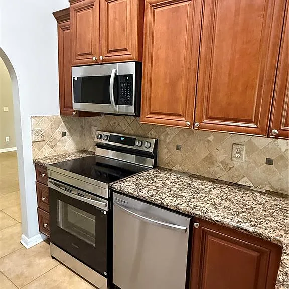 17802 Jefferson St — Photo 12
