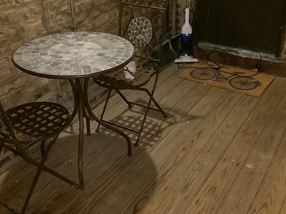 3rd image of 831 W Cornelia Ave APT 2E