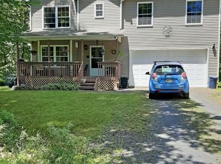 271 Lake Forest Dr, Dingmans Ferry, PA 18328