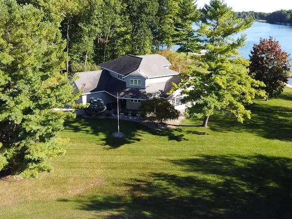 4760 Queens Ct, Gladwin, MI 48624