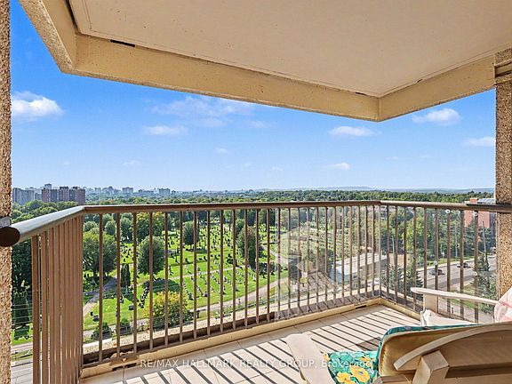 4th image of 545 Saint Laurent Blvd #805