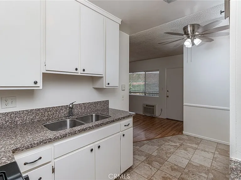 2310 Washington Cir #F — Photo 5