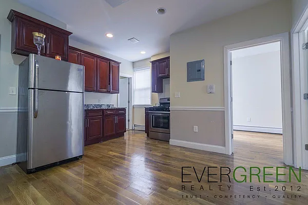Rented by Evergreen Apartments BK | media 7
