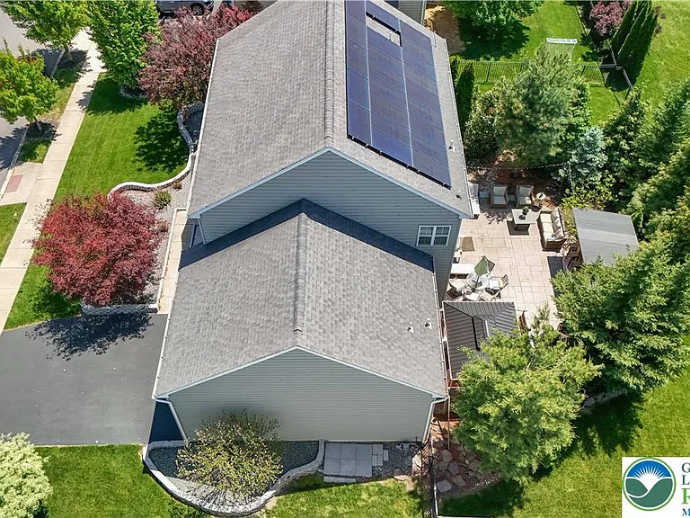 1052 Kingston Ln — Photo 4