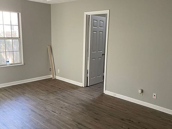 4th image of 3932 Calumet Dr