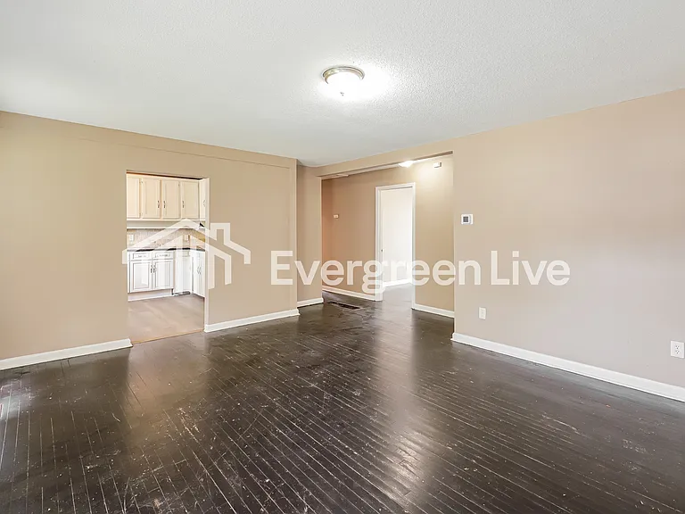 1509 N Hocker Ave — Photo 3