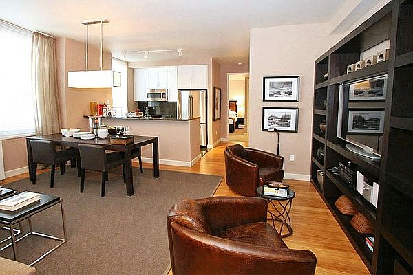 1st image of 320 W 38th St APT 2105
