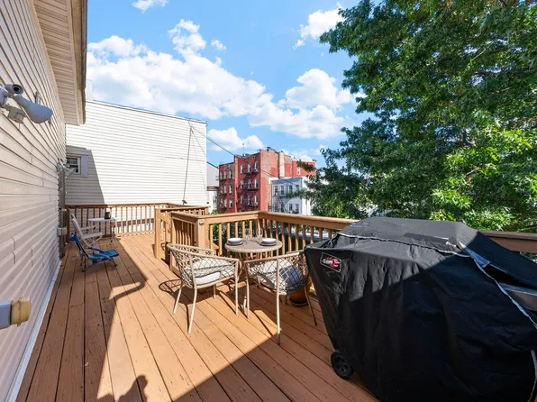 258 New York Avenue image 5 of 22