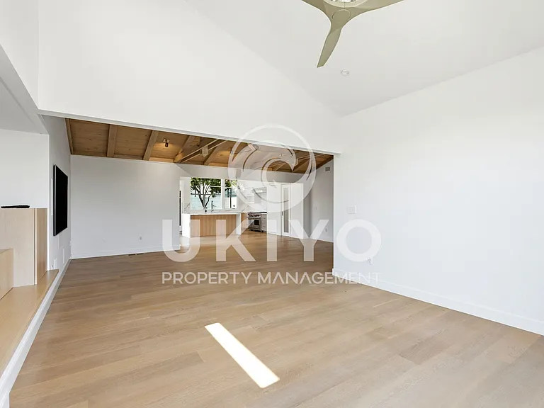 133 Hilltop Cres — Photo 11