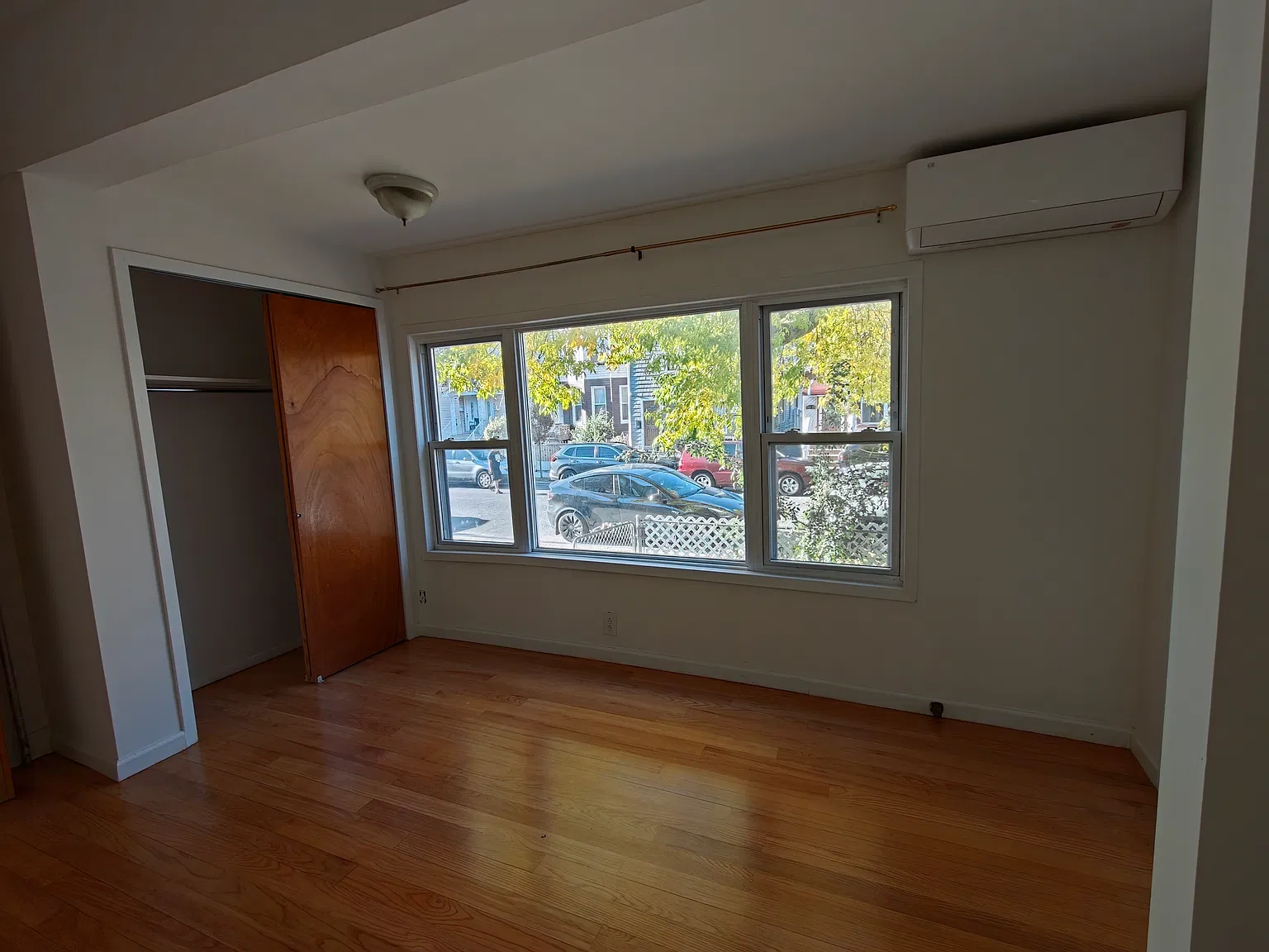 4 bed, 900 sqft, $3,400 — Photo 3