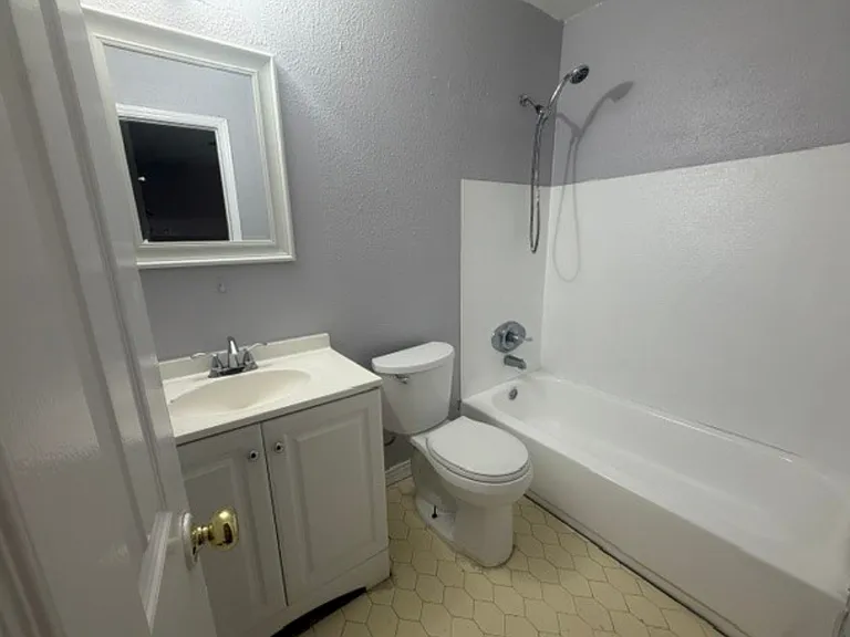 217 Townsend Dr — Photo 8