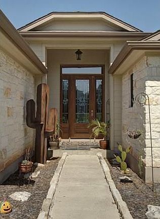 5th image of 210 Saddleridge Dr