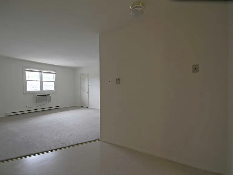 University Park Apartments — Photo 11