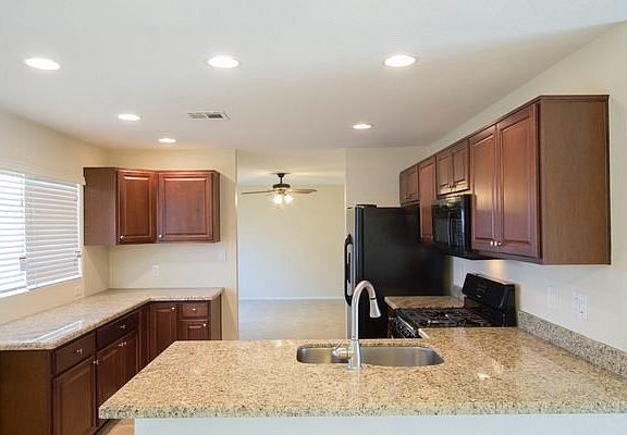 3rd image of 1529 W Kerry Ln