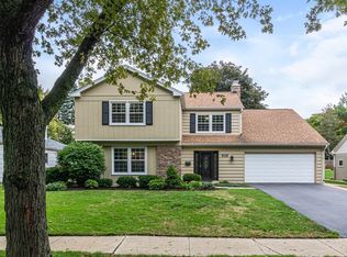 928 Royal Blackheath Ct, Naperville, IL 60563