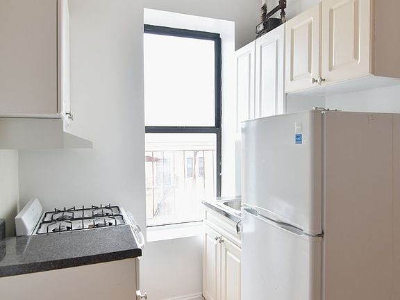 2nd image of 242 Bradhurst Ave APT 64