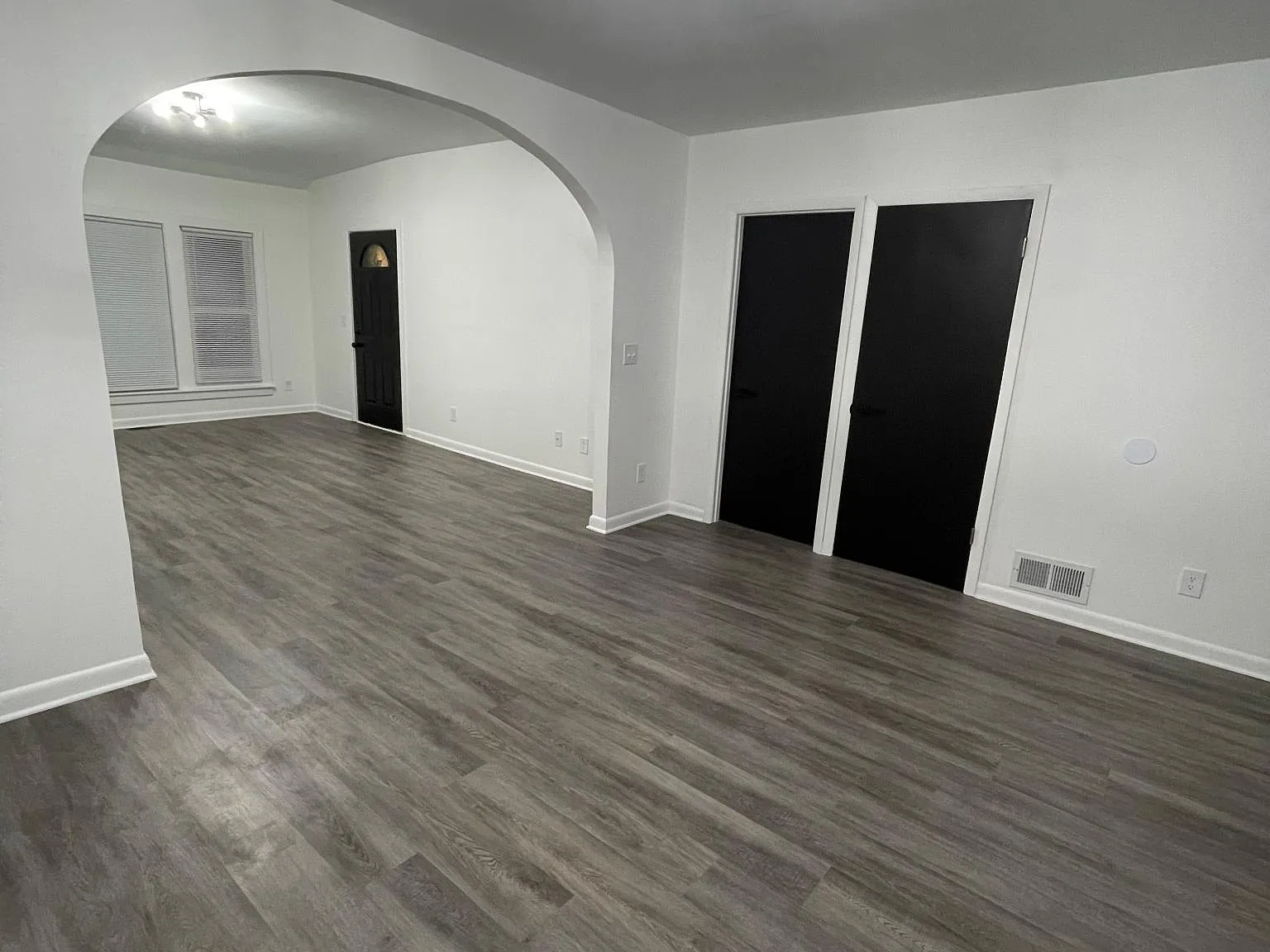 3 bed, 1300 sqft, $1,650 — Photo 3