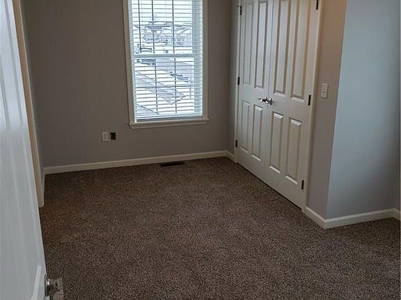 4th image of 909 S Creek Dr E