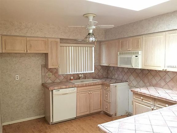 5th image of 4910 Glamour Ln