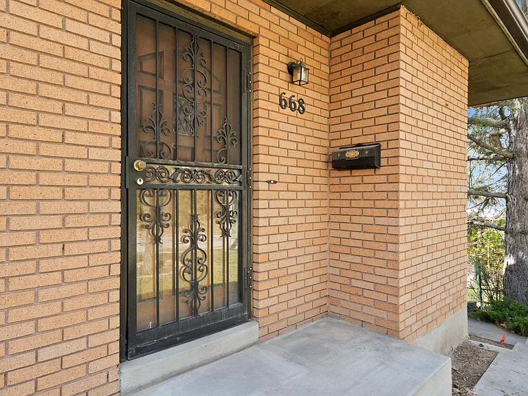668 E 13th Ave — Photo 23