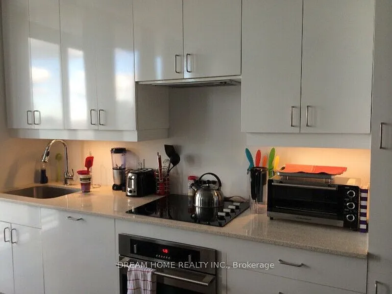 426 University Ave #Penthouse 310 — Photo 2