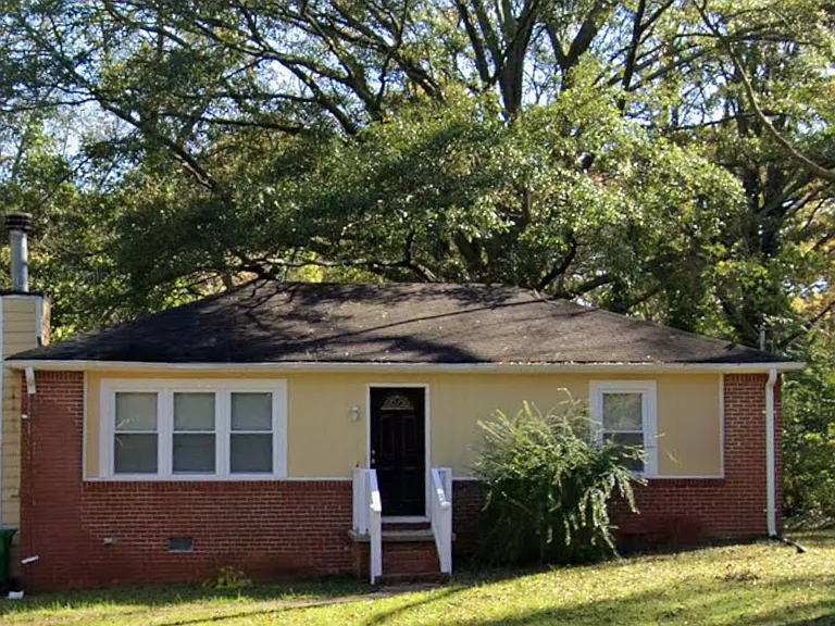 1426 Joy Ln — Photo 1