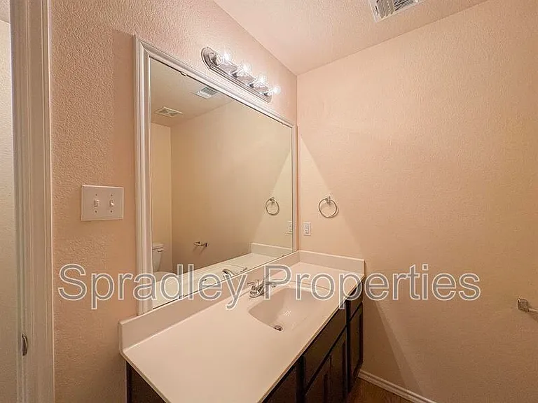 2214 Justice Dr — Photo 10