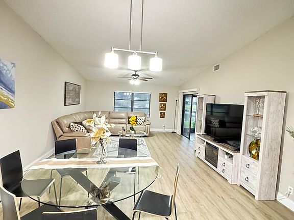 5th image of 18560 Sunburst Ln #D