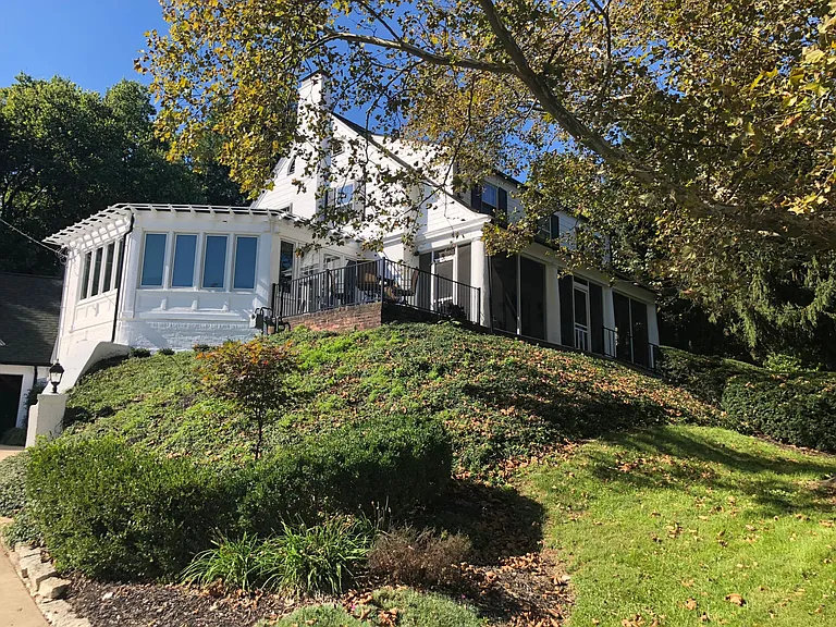 971 Grandview Ave — Photo 2