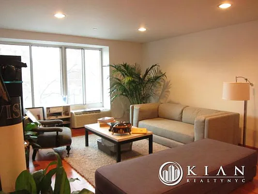 Rented by Kian Realty | media 16
