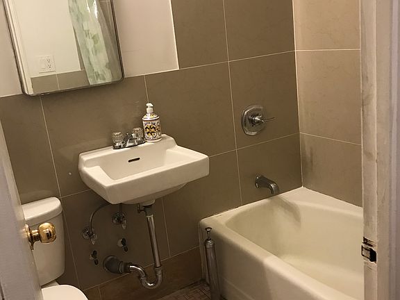 5th image of 365 W 22nd St #2B
