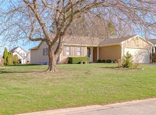 8 Westover Dr, Webster, NY 14580