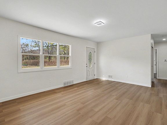 5th image of 1982 Warren Ave