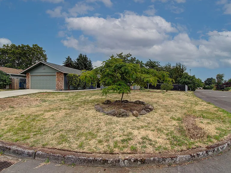 14317 SE 14th St — Photo 32