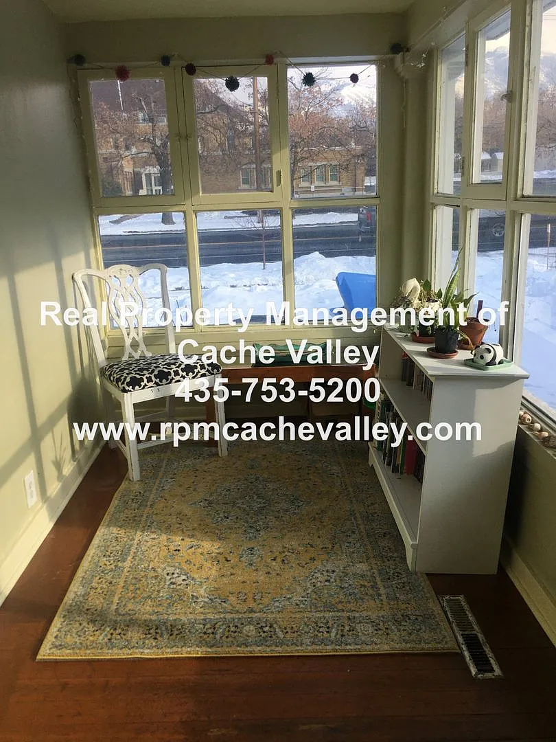 Charming 4 bedroom house. Available in September! pet friendly! — Photo 4