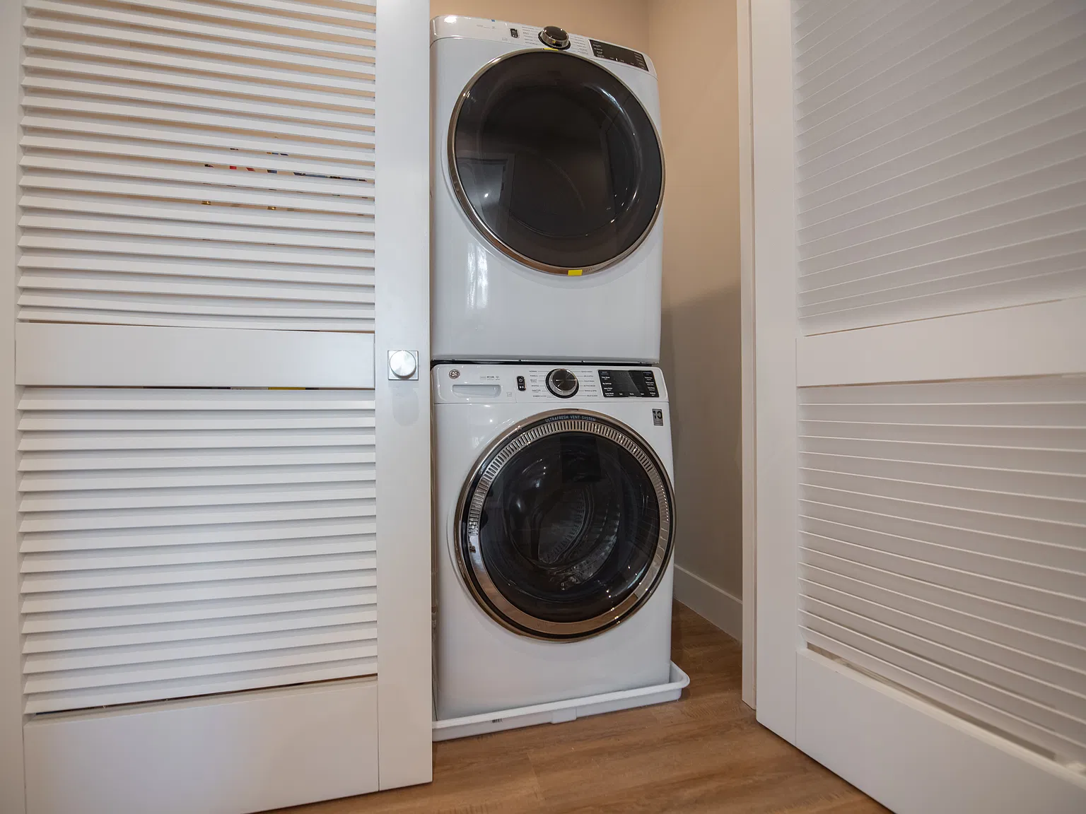 3 bed, 1375 sqft, $3,500 — Photo 4