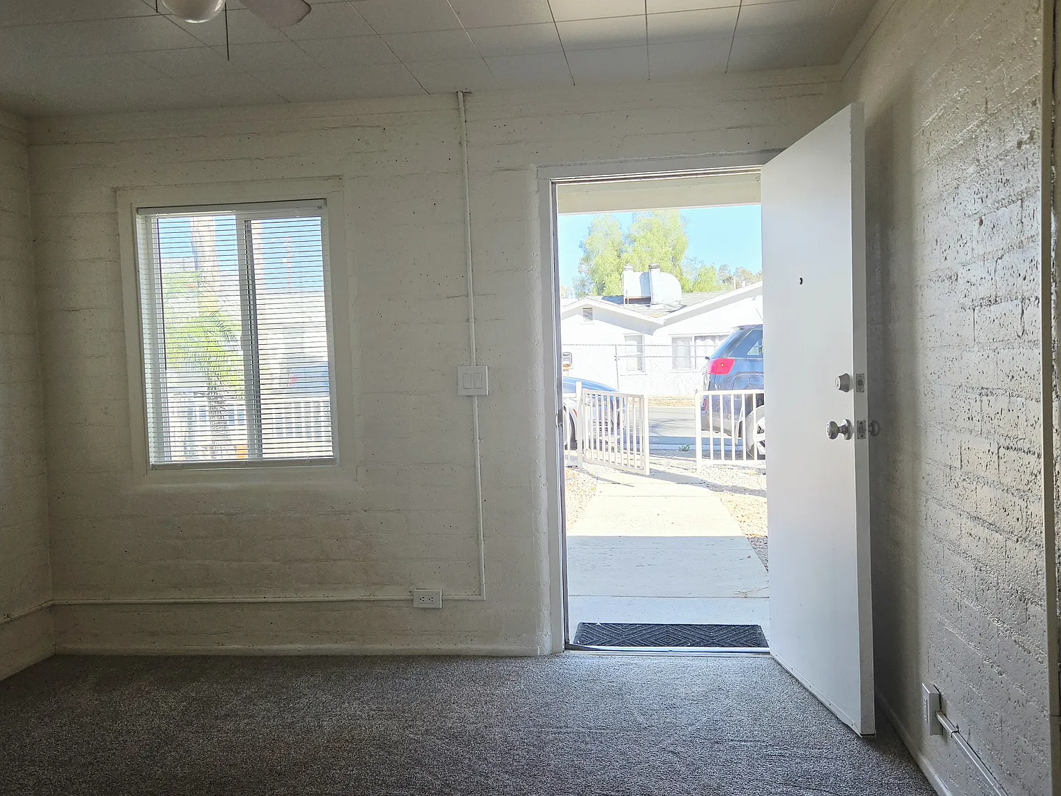 1 bed, 948 sqft, $1,300 — Photo 3