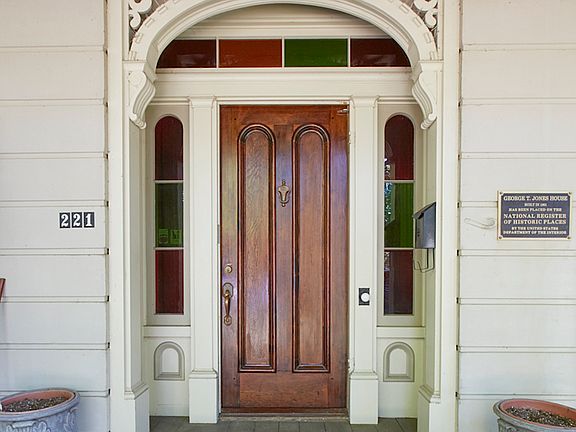 2nd image of 221 E Elm St