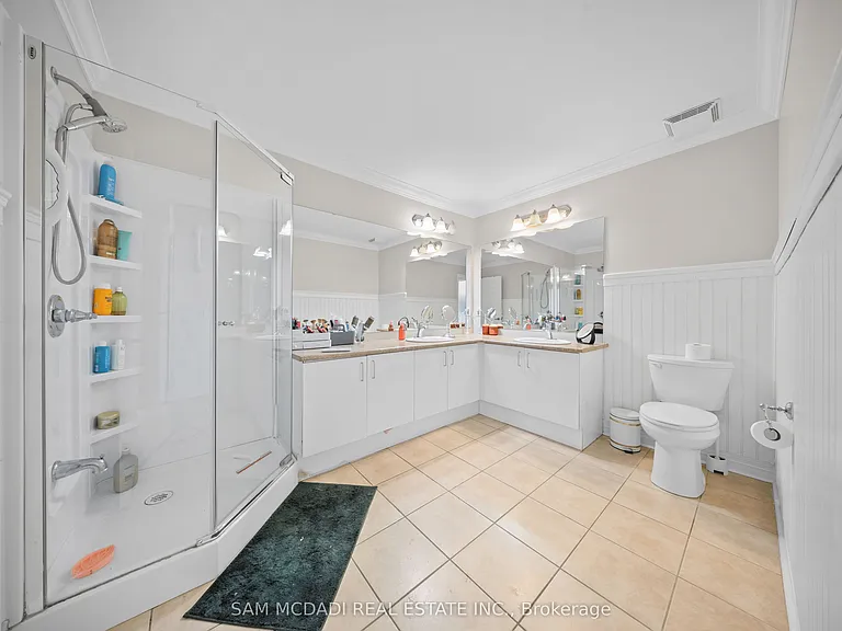 95 Kerr St W #2 — Photo 25