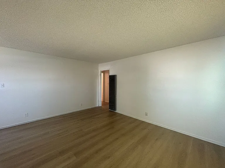 45309 10th St W — Photo 3