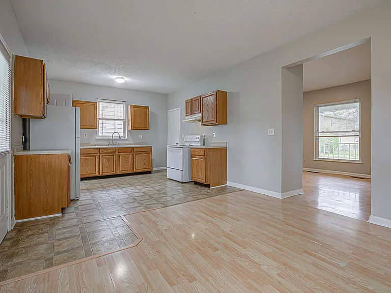 1915 Woodlawn Ave — Photo 8